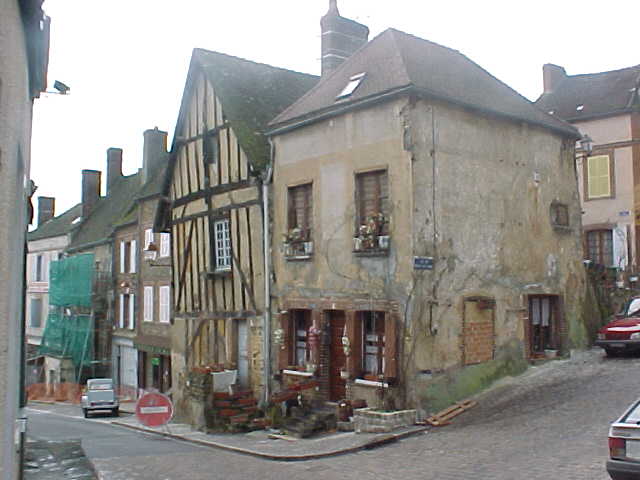 515 - UNE RUE DU CENTRE DE TOUCY.jpg